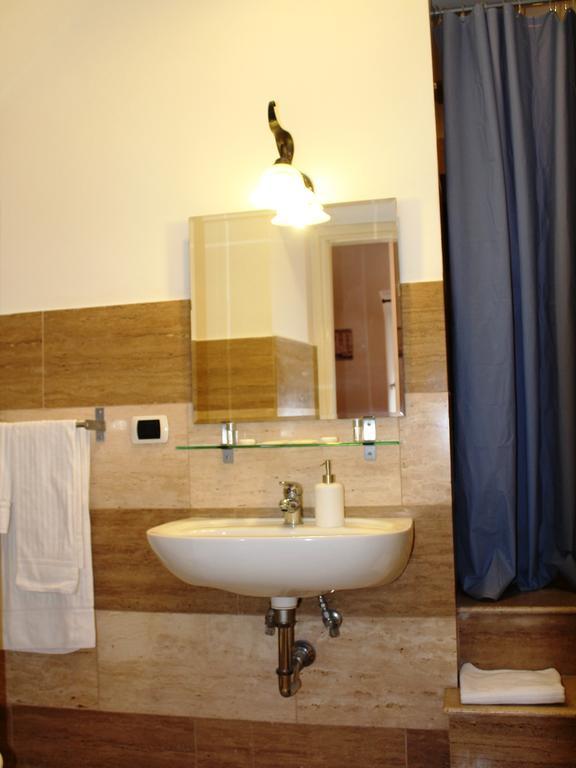 Hella Ibernesi 23 Fori Imperiali Inn, New Gestion! Rome Kamer foto